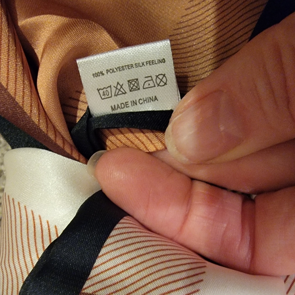 Plaid silk like scarf - Picture 9 of 9